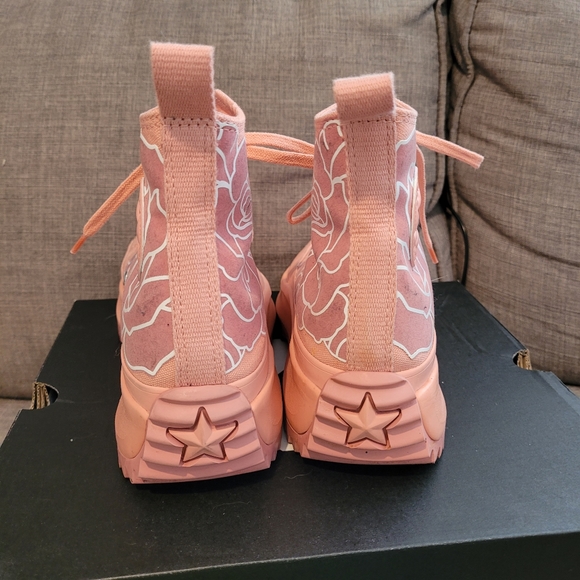 SOLD Converse Platform Run Star Hike Boots. - Picture 3 of 9